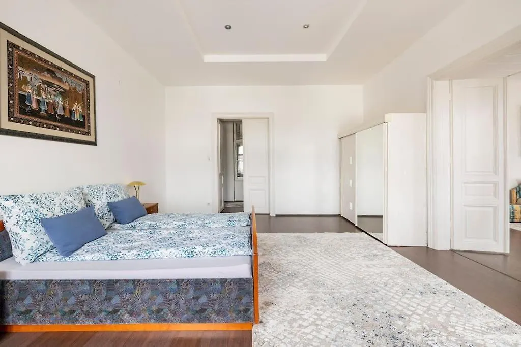 Charming Spacious Apartment Vienna Austria