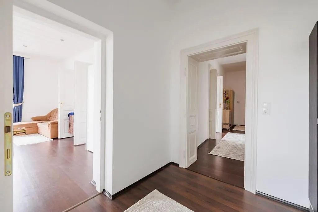 Charming Spacious Apartment Vienna