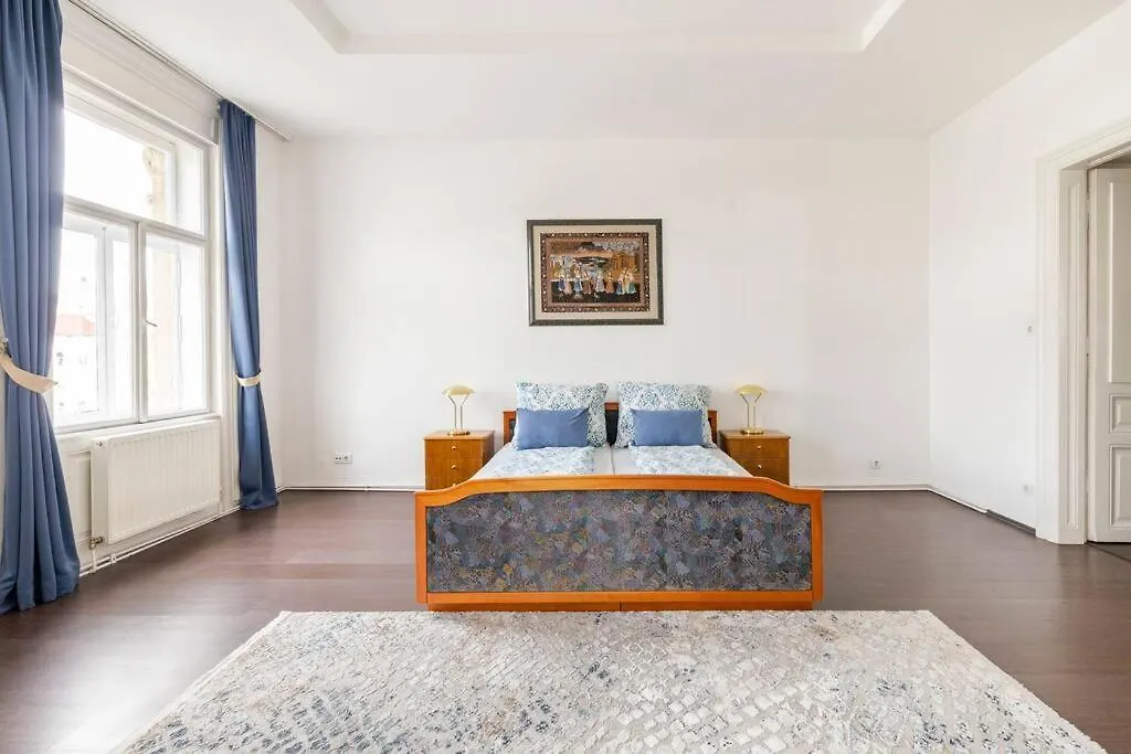 וינה Charming Spacious Apartment
