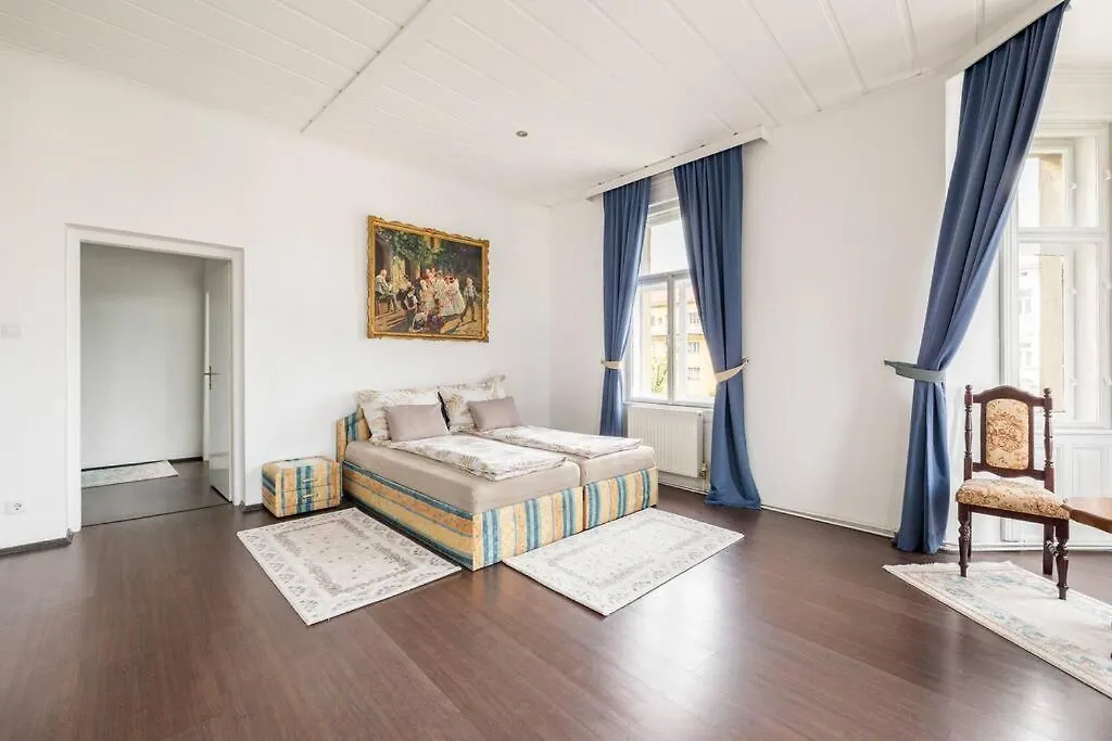 וינה Charming Spacious Apartment
